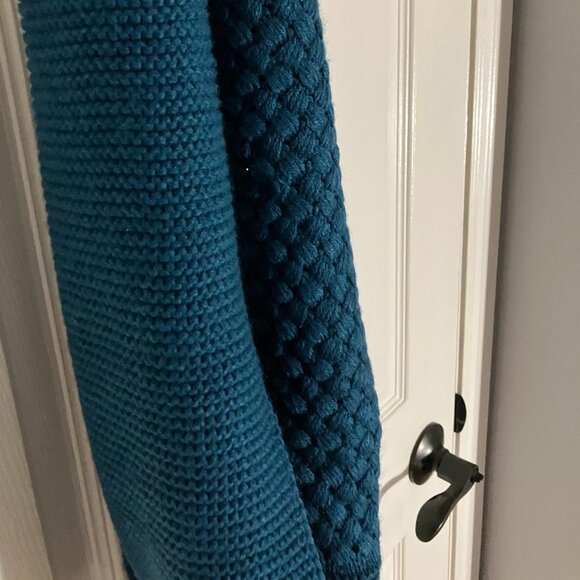 Lovely teal Infinity Scarf - Picture 1 of 3
